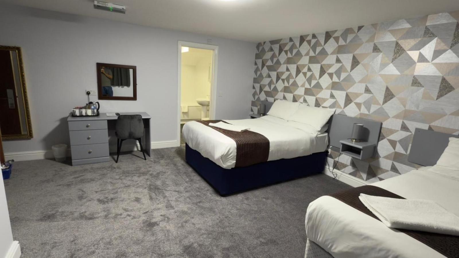 The Terrace Lodge Hotel Yeovil Kültér fotó