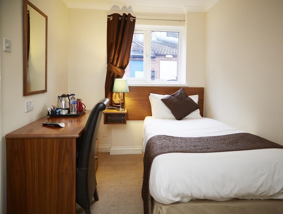 The Terrace Lodge Hotel Yeovil Kültér fotó