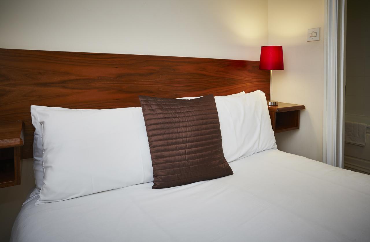 The Terrace Lodge Hotel Yeovil Kültér fotó